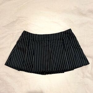 Black pinstripe pleated mini skirt size Small